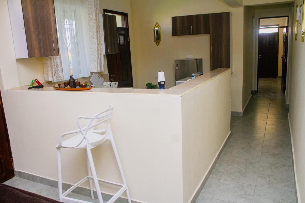 Twin Palms Apartments, Bamburi, Mombasa Exterior photo