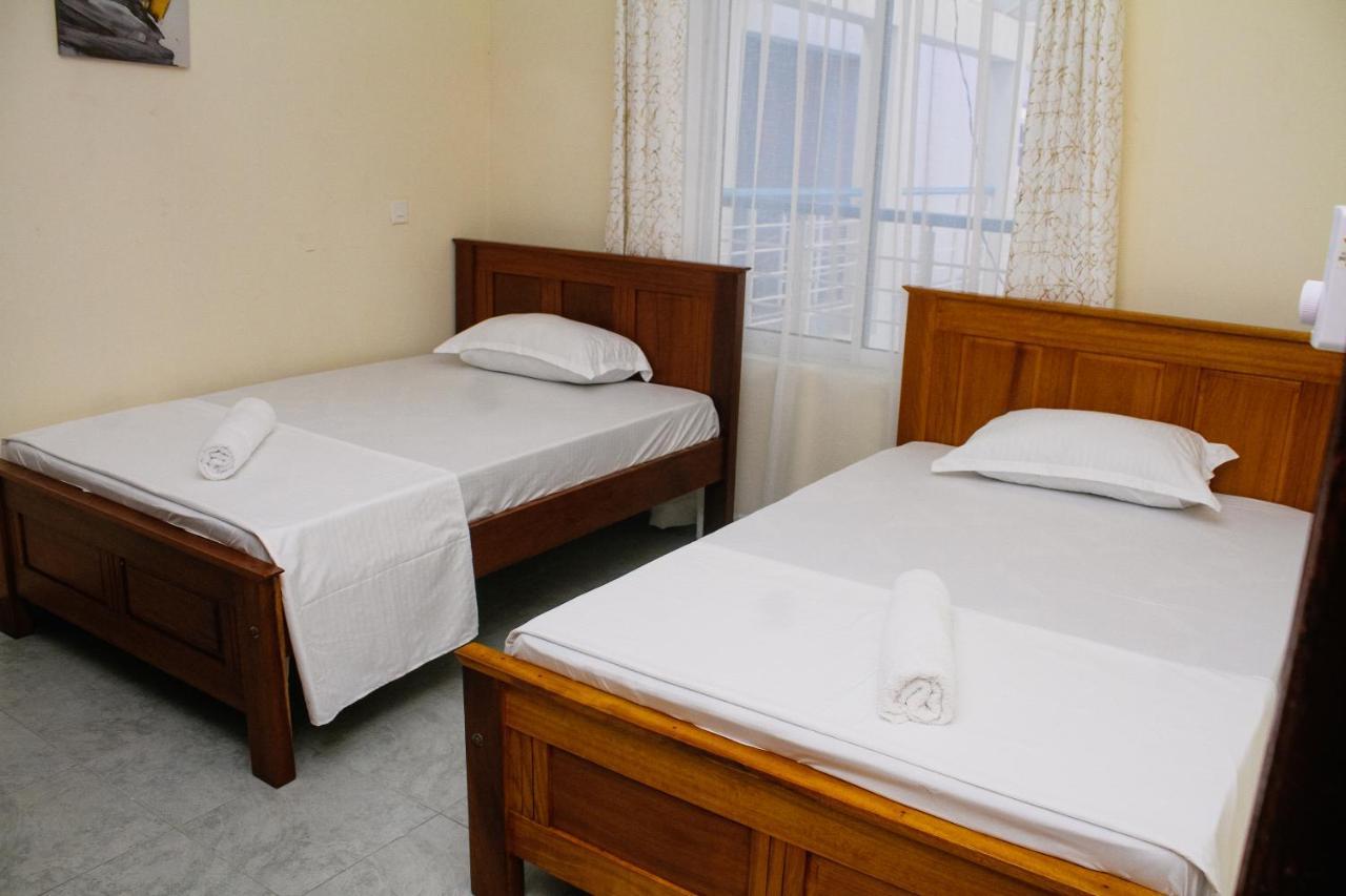Twin Palms Apartments, Bamburi, Mombasa Exterior photo