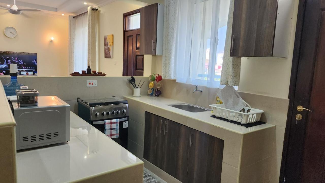 Twin Palms Apartments, Bamburi, Mombasa Exterior photo