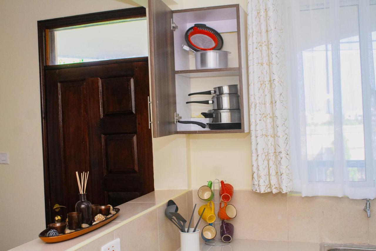 Twin Palms Apartments, Bamburi, Mombasa Exterior photo